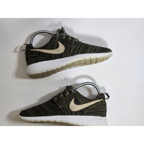 Nike Roshe One 599728-042  Dark Stucco Green Running Shoes Sz 4Y - Picture 3 of 7